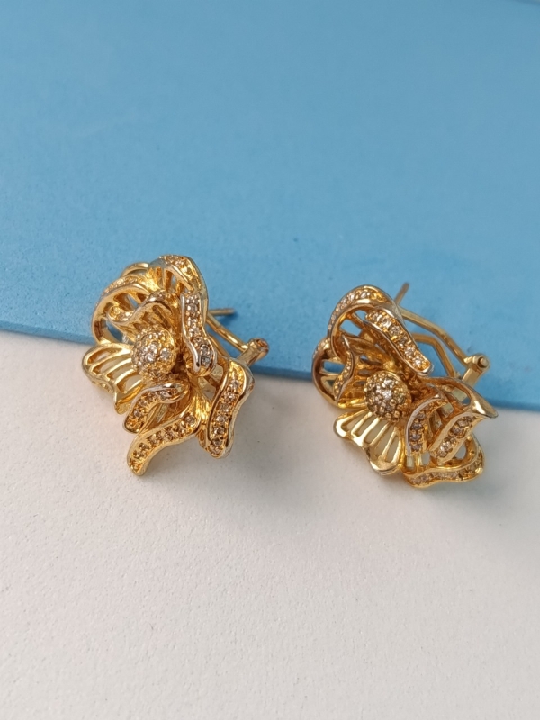 Brinco Flor Trabalhada a Ouro 18k - Imagem 2