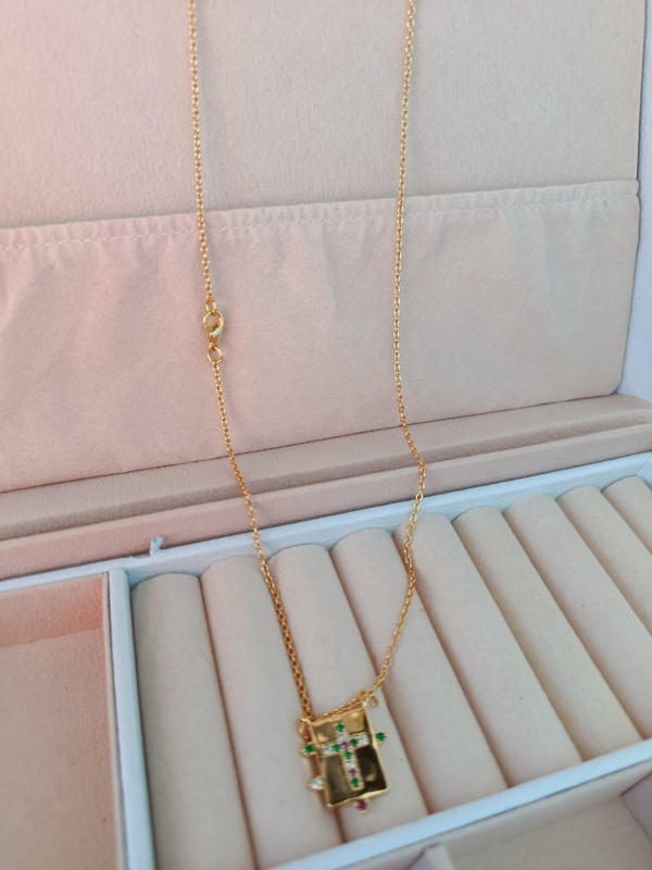 colar pingente  crucifixo cravejado com zirconias coloridas - Imagem 2