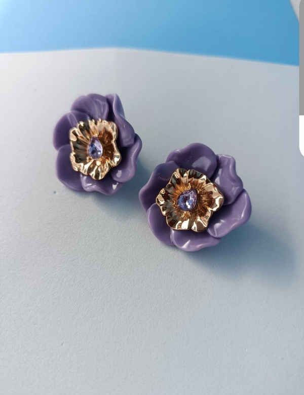 Brinco floral em resina com zirconia - Imagem 2