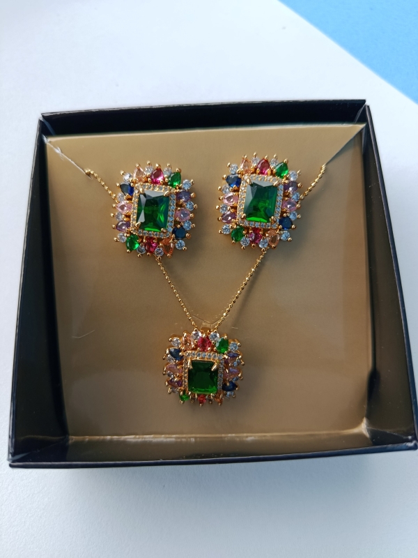 Colar com micro zircônias coloridas - Imagem 4