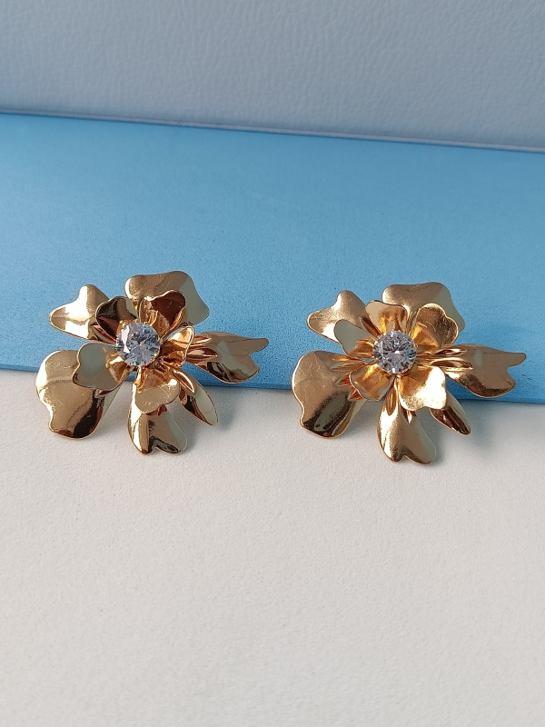 Brinco flor com zircônia no centro - Imagem 2