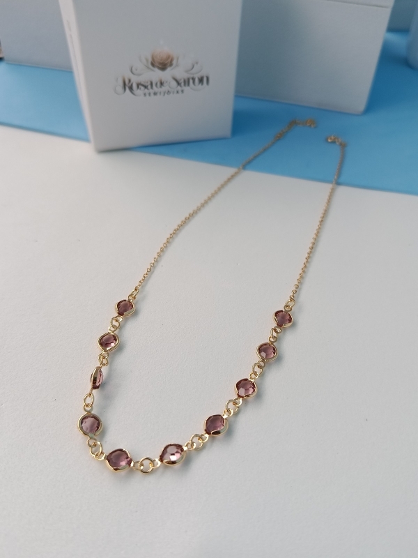 COLAR COM PEDRINHAS ROSA
