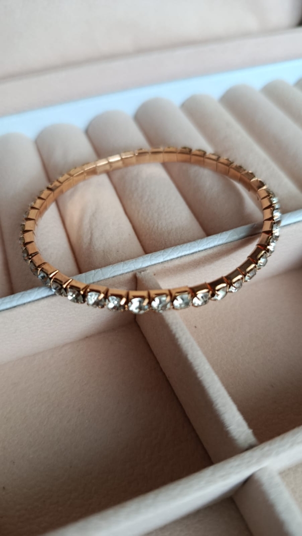 PULSEIRA CRAVEJADA COM MICRO ZIRCONIAS